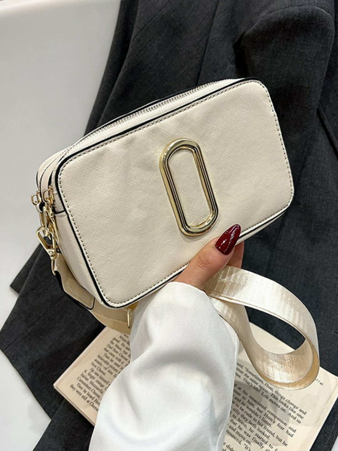 Сумка  Mini Rectangle Crossbody Wide Strap, фактура гладкая, молочно-белый