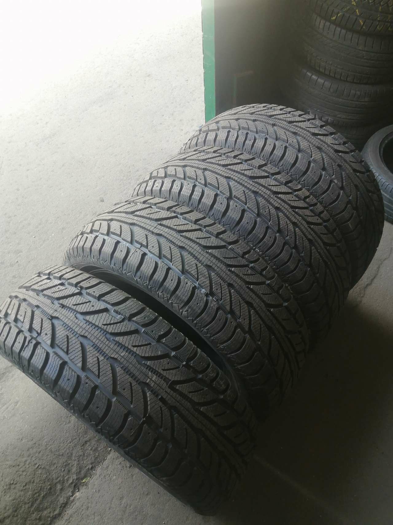 255/70 R16 Cooper Weather-Master WSC