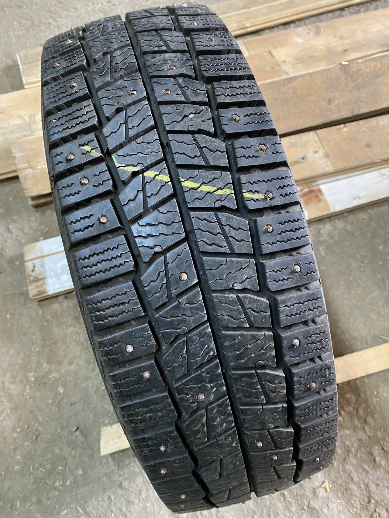 205/65 R16 107R Continental VanContact Ice