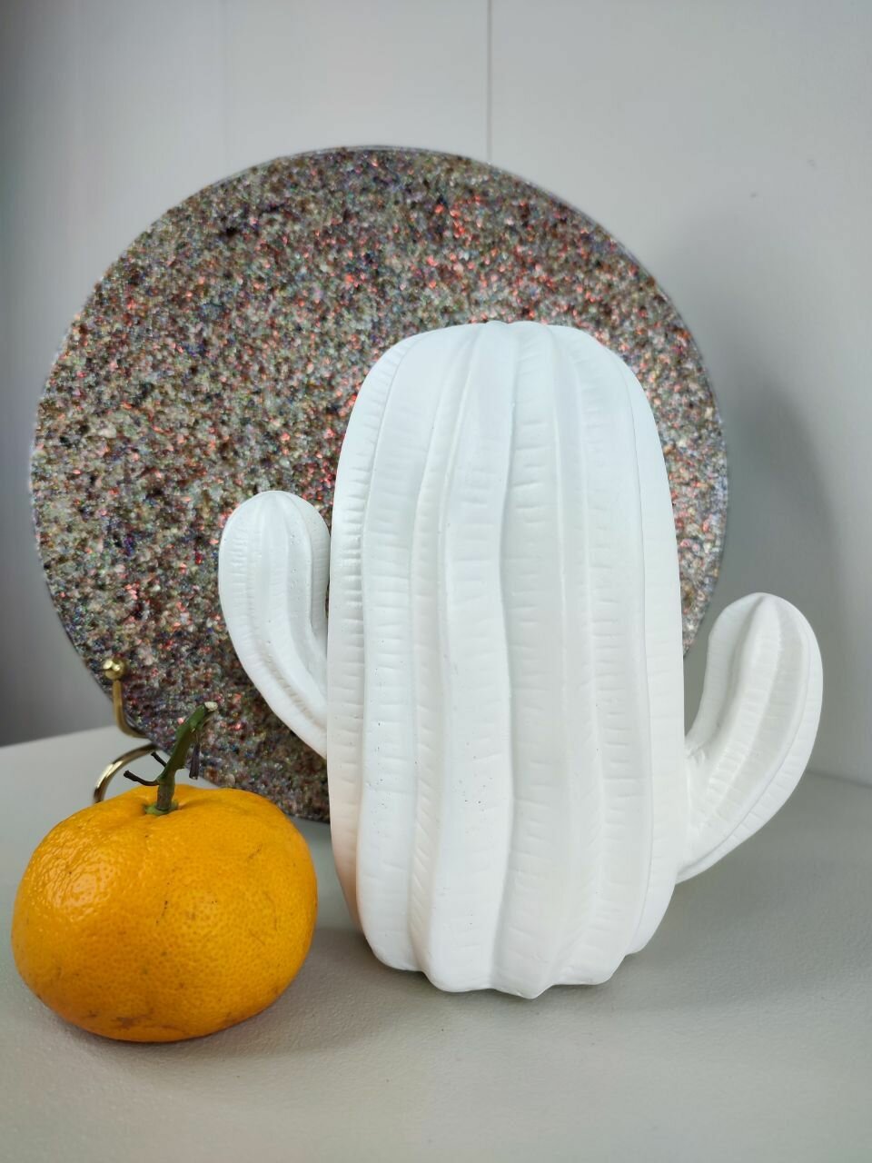 фото Фигура интерьерная статуэтка декоративная кактус в декоре "White Matt", сувенир для украшения интерьера дома и офиса, выс. 16 см.