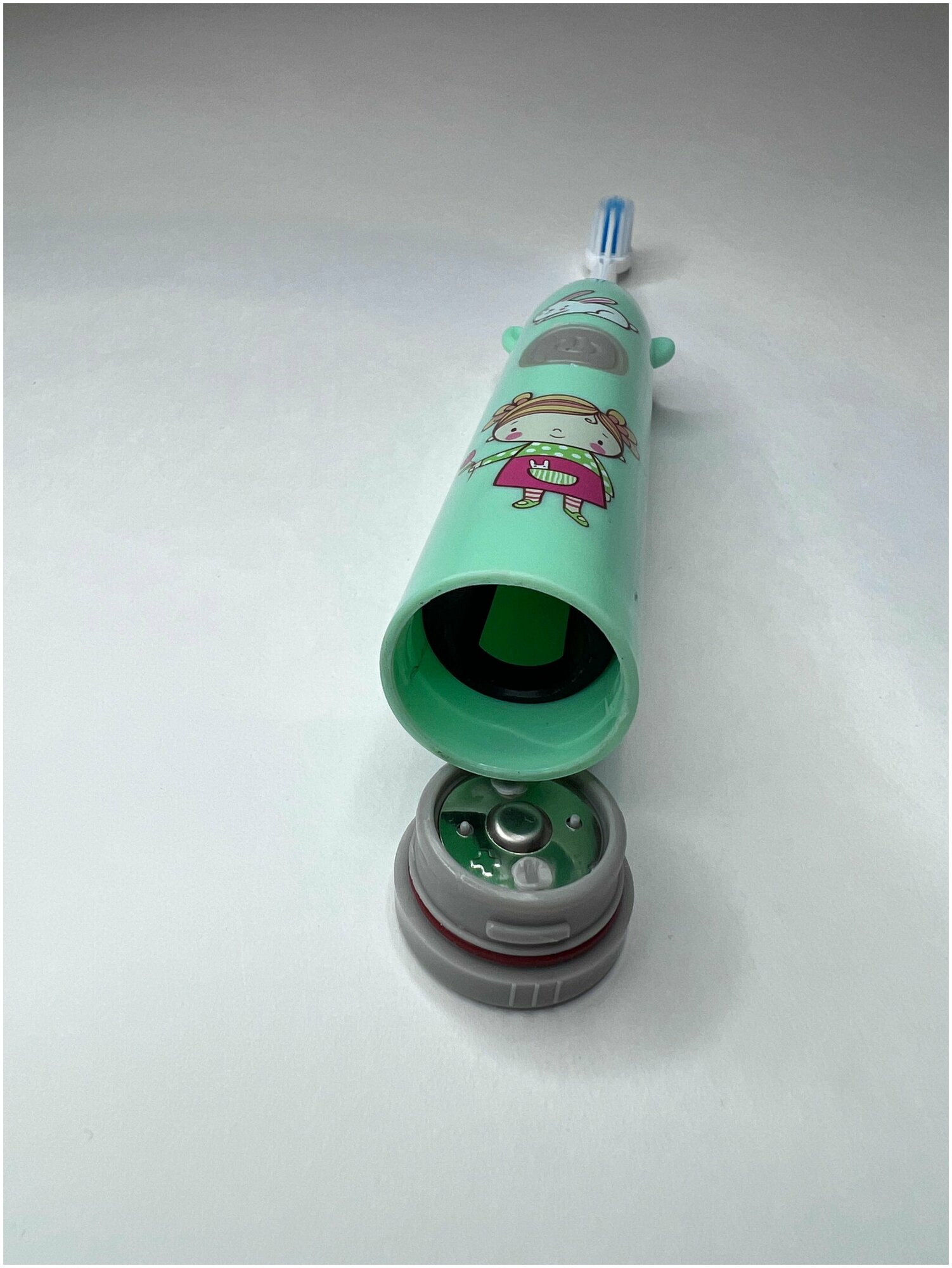 Электрическая зубная щетка детская, Зеленая ультразвуковая электрощетка для детей от 3х лет на батарейке АА - фотография № 3