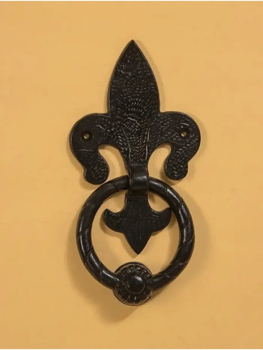 Дверной молоток с геральдической лилией — стиль и прочность