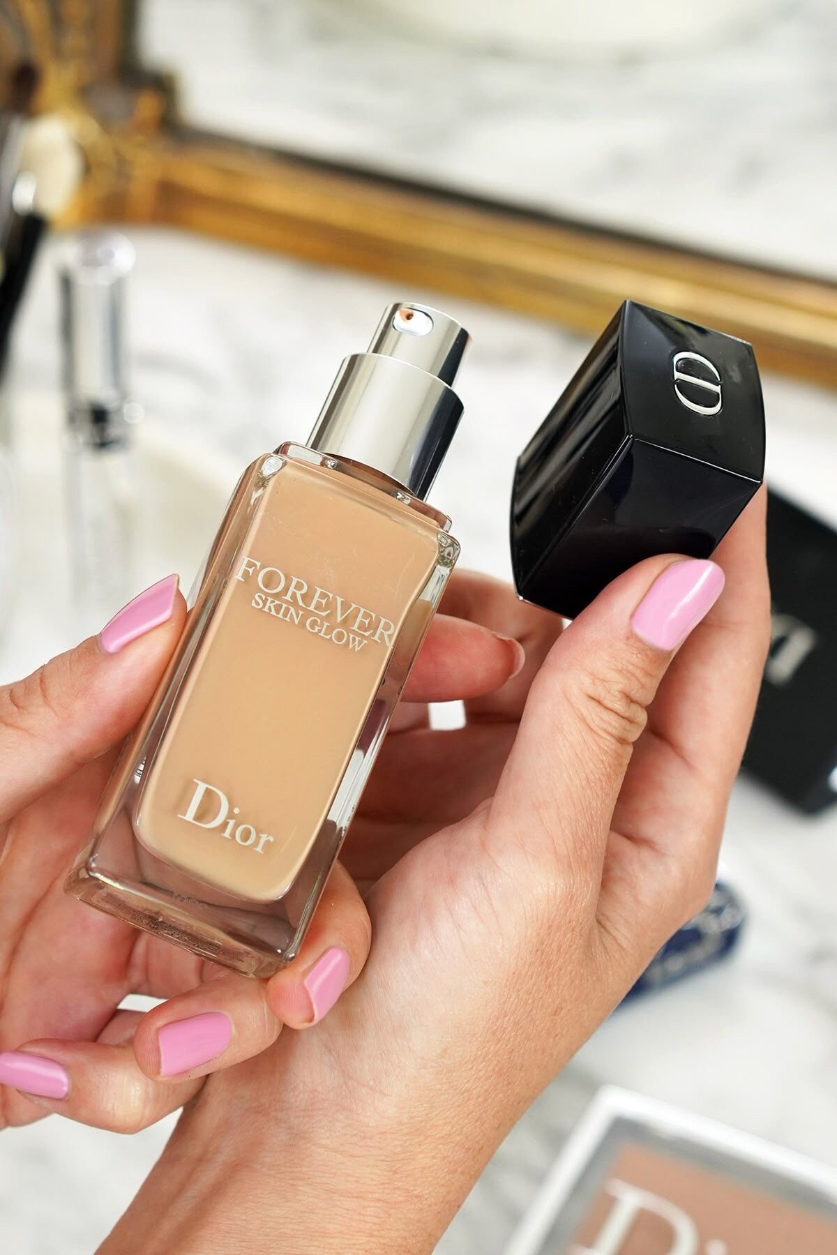 Тональный крем Forever Skin Glow для лица, с дозатором, с сияющим финишем, 30 мл, 0N, SPF 15