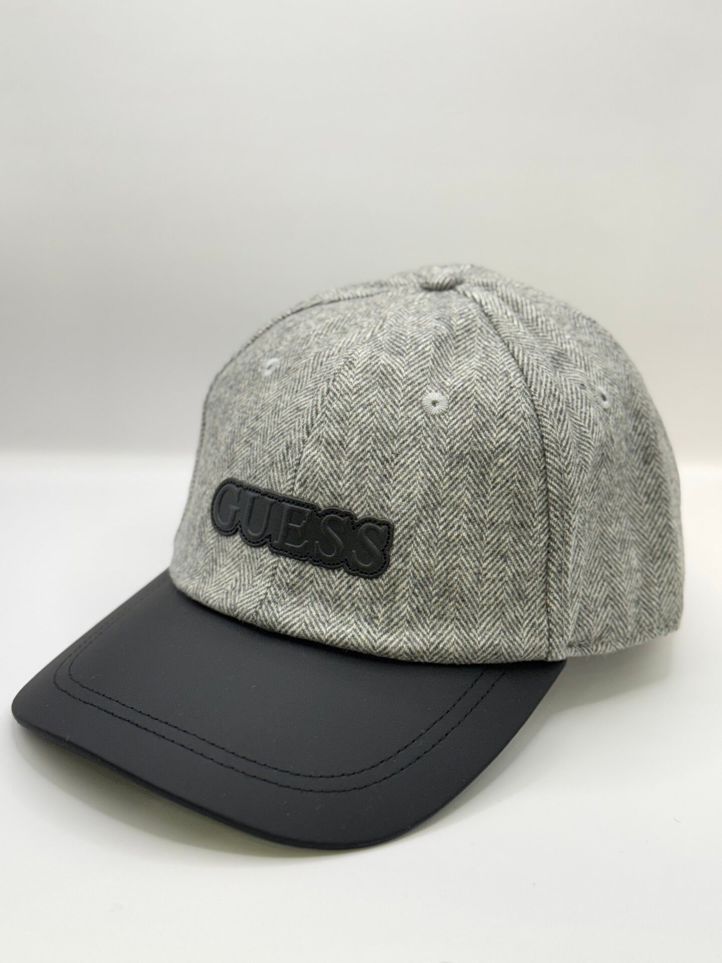 Бейсболка GUESS, демисезон