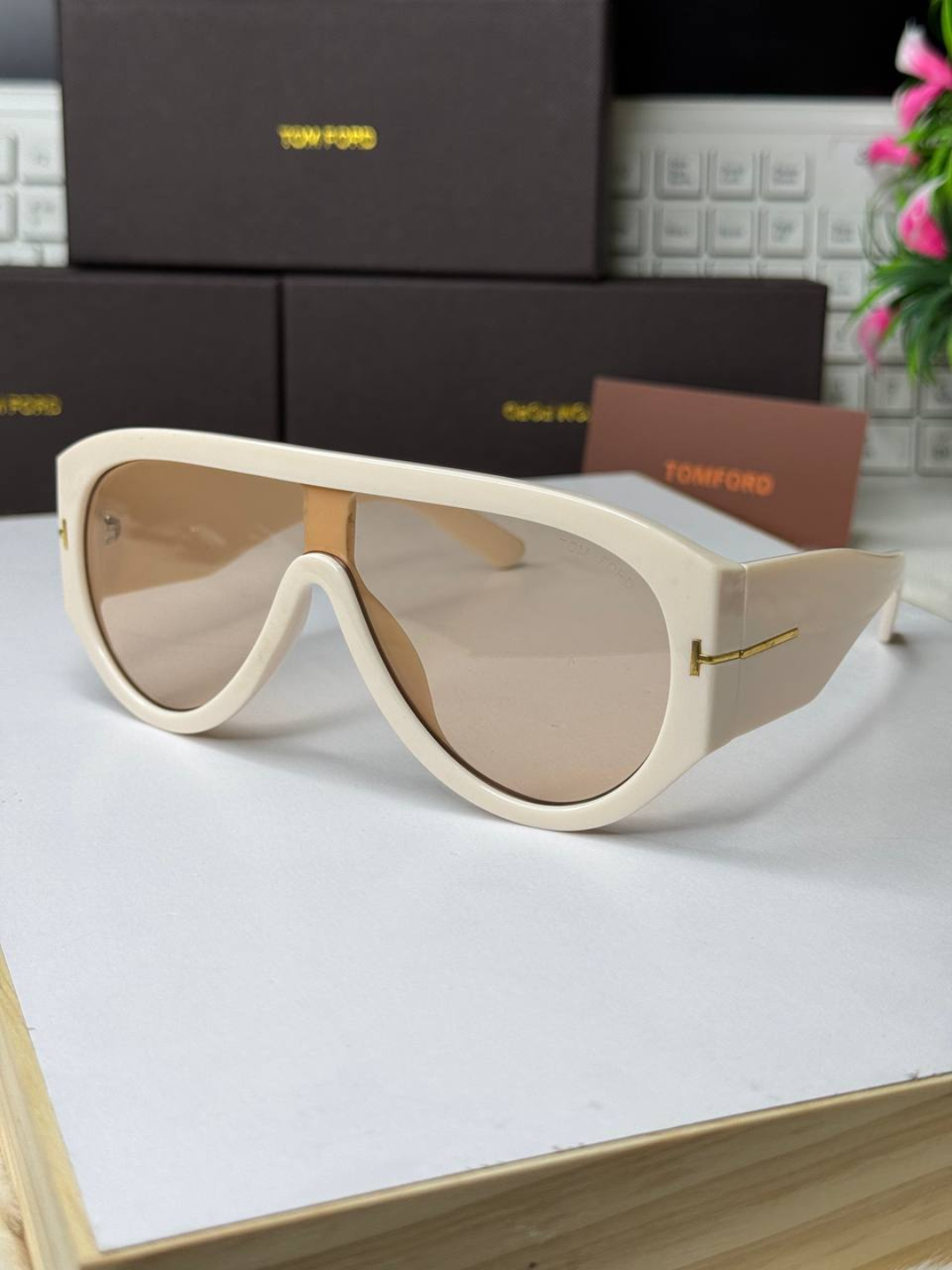 Солнцезащитные очки Tom Ford, молочный — фото 1