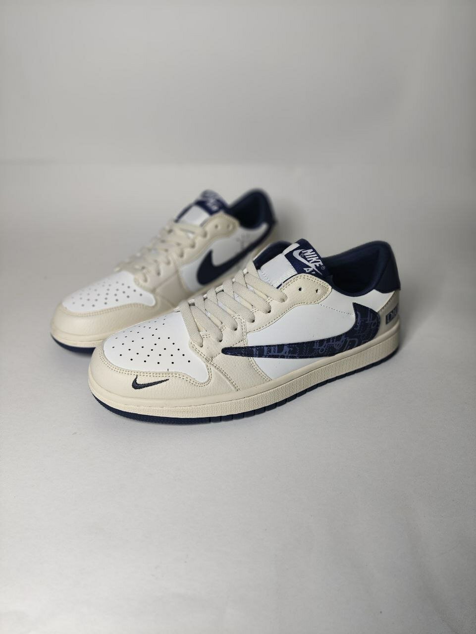 Кроссовки NIKE Air Jordan 1 Low OG, размер 40, бежевый — фото 1