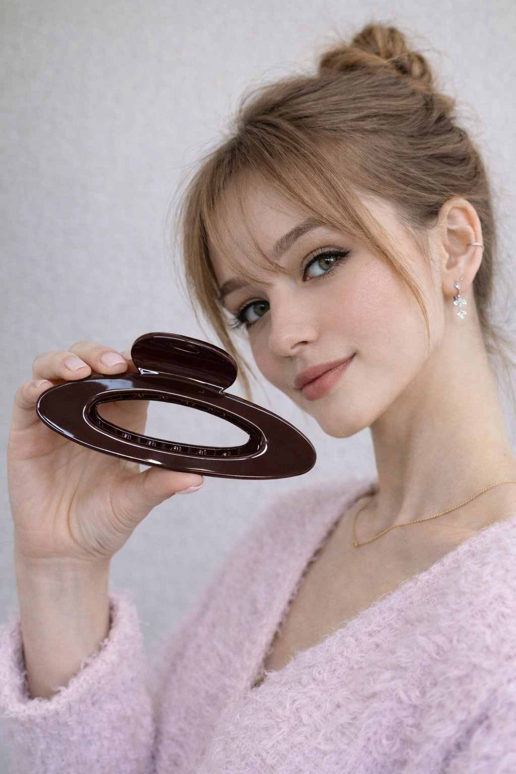 Заколка в стиле буквы О, премиум, качество люкс, стильная, модная, корейская, цвет насыщенный шоколадный