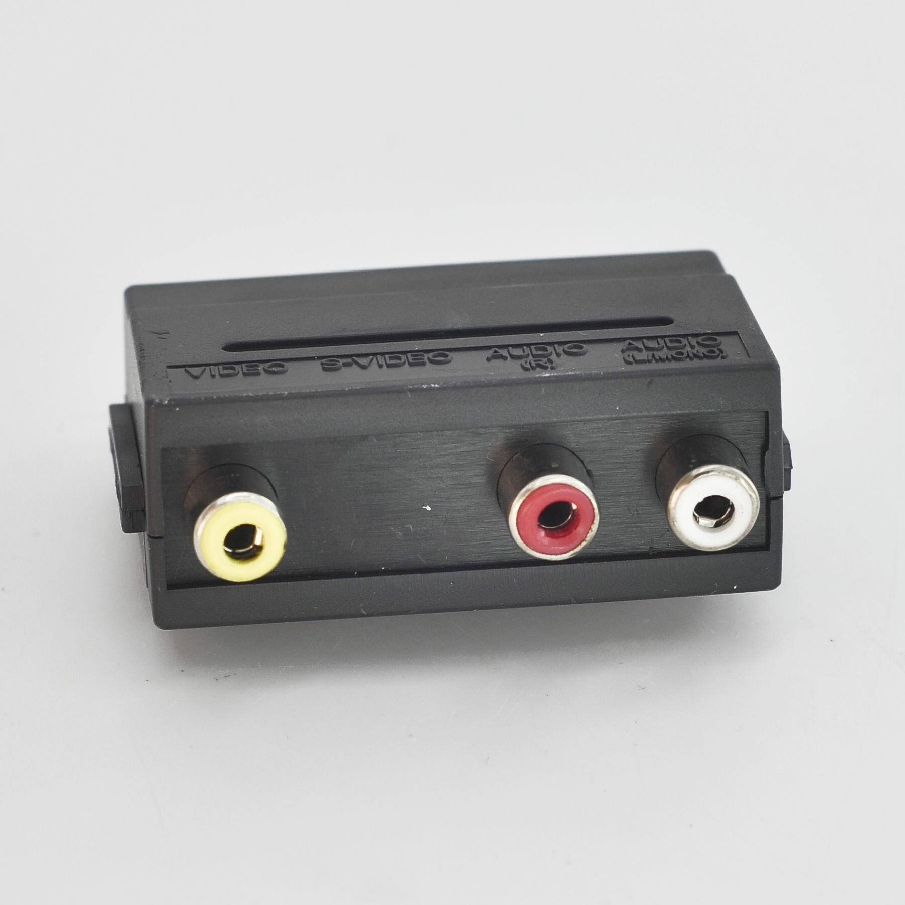 Переходник со штекера Scart на гнездо 3RCA адаптер Scart - 3RCA (с переключателем) для аудио и ТВ техники