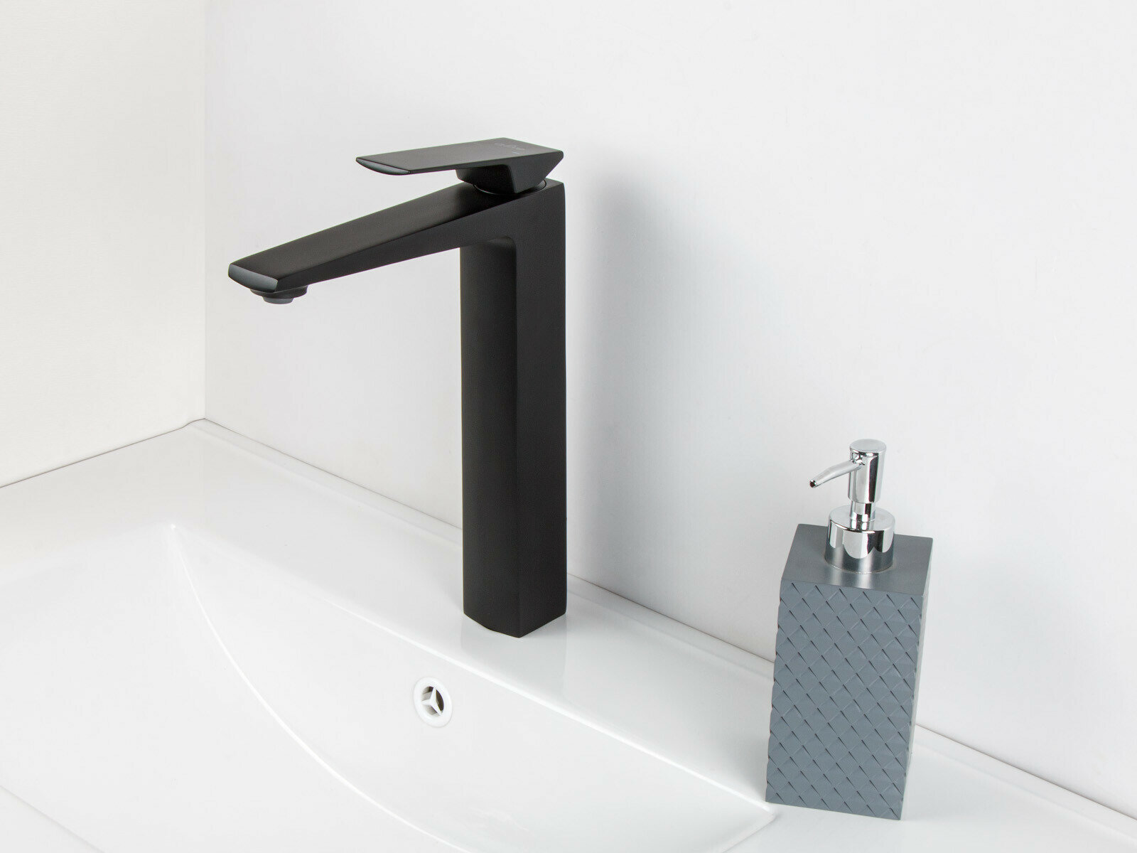 Смеситель для раковины a-five Lily D35 черный с монолитным изливом (А5-1220) — фото 1