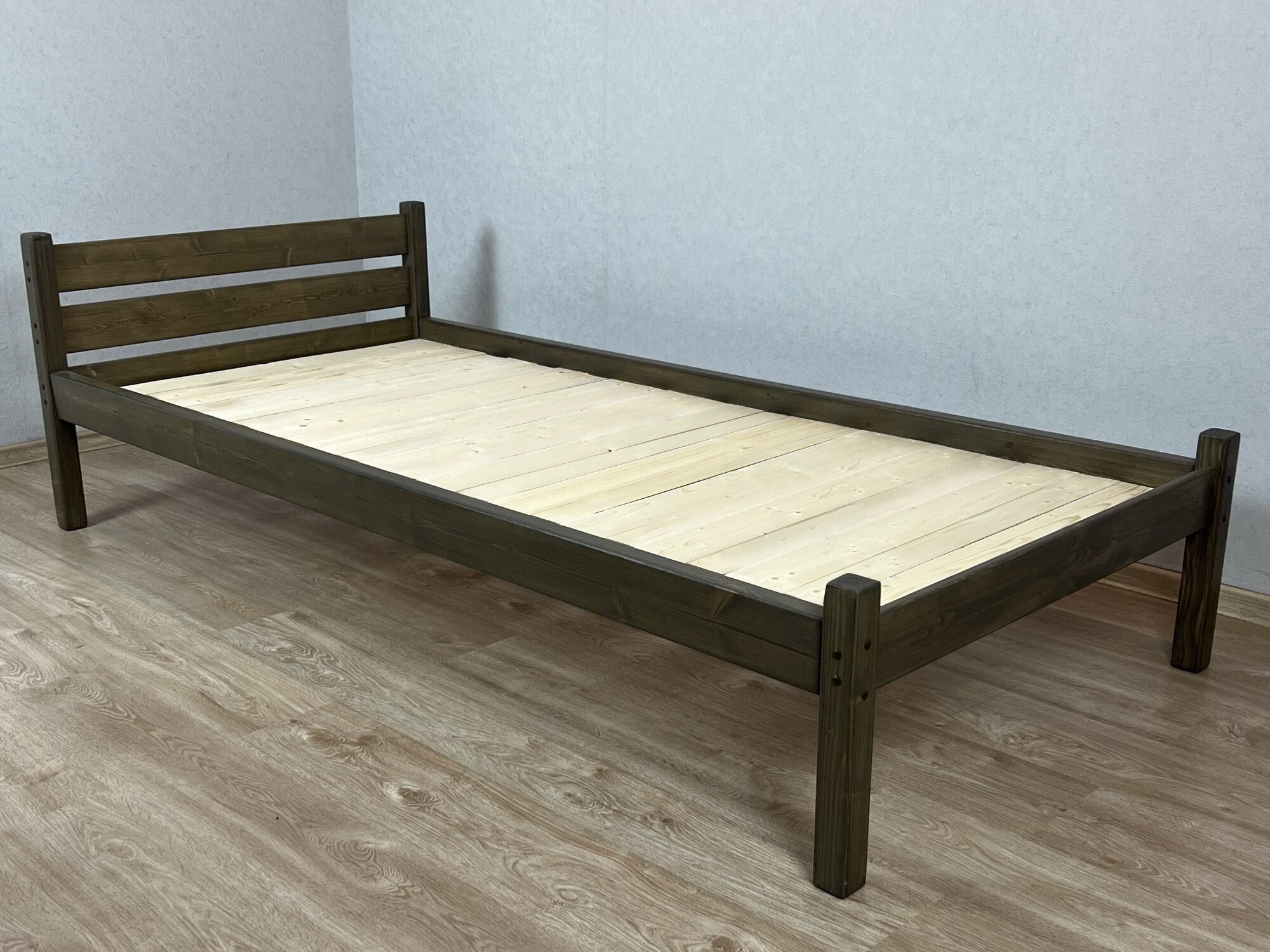 Кровать односпальная Классика из массива сосны со сплошным основанием, 200х90 см (габариты 210х100), цвет венге