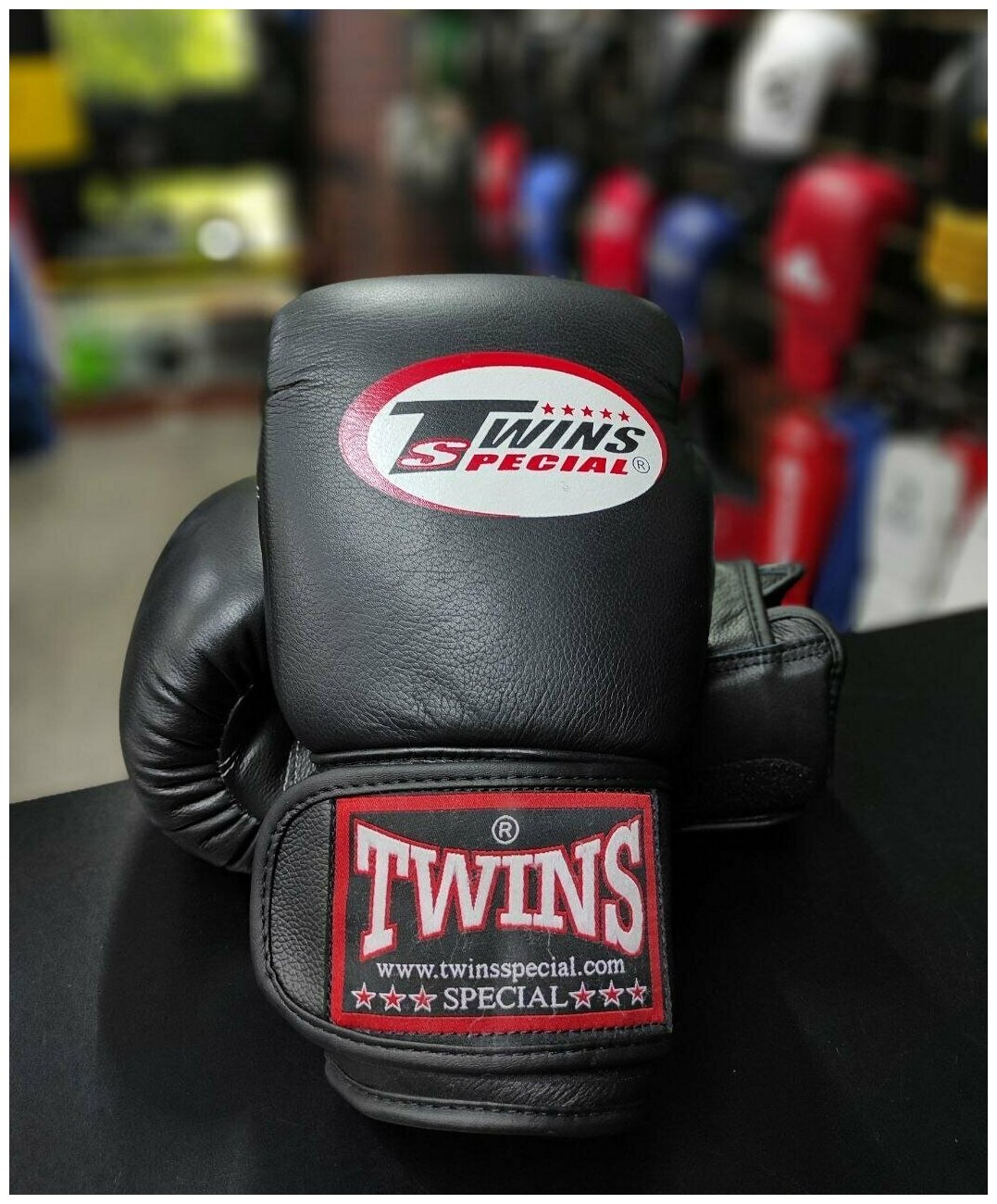 Боксерские перчатки TWINS BGVL-3 (14OZ)