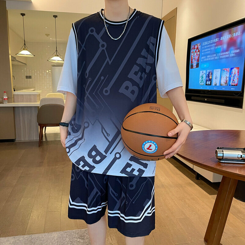 Костюм спортивный  размер L черный