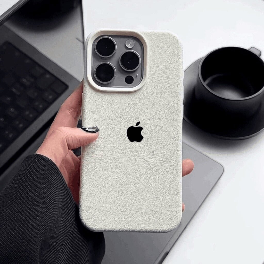 Чехол для iPhone 15 Pro белый с яблоком / Чехол для айфон 15 Про белый с яблоком