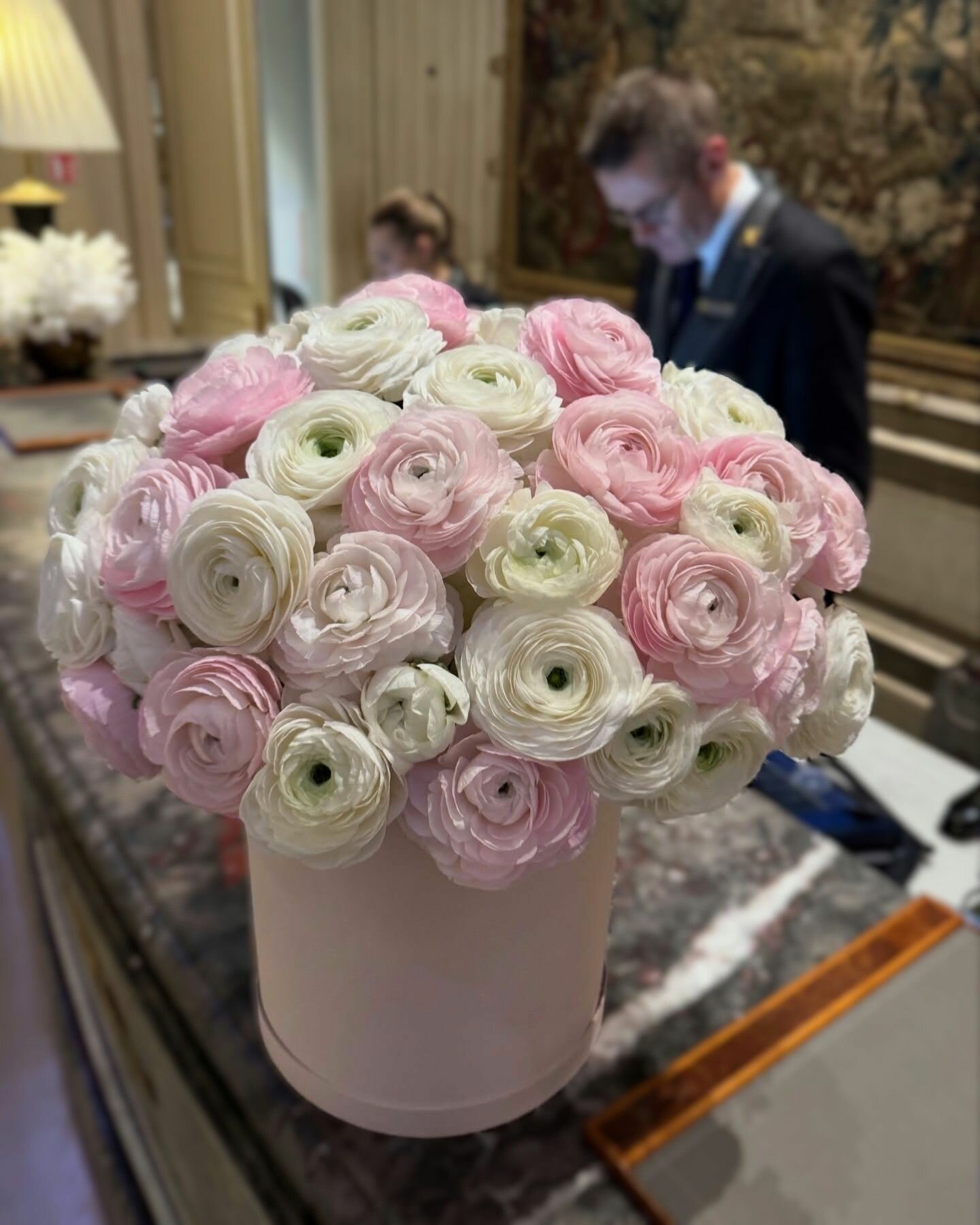 Коробка ранункулюсов