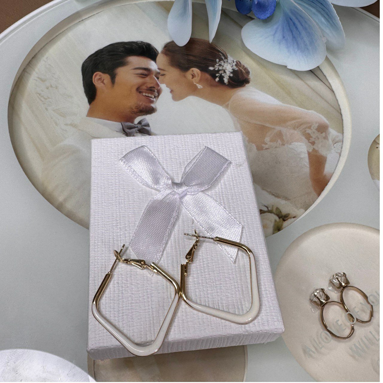 Комплект бижутерии XUPING JEWELRY: серьги, золотой