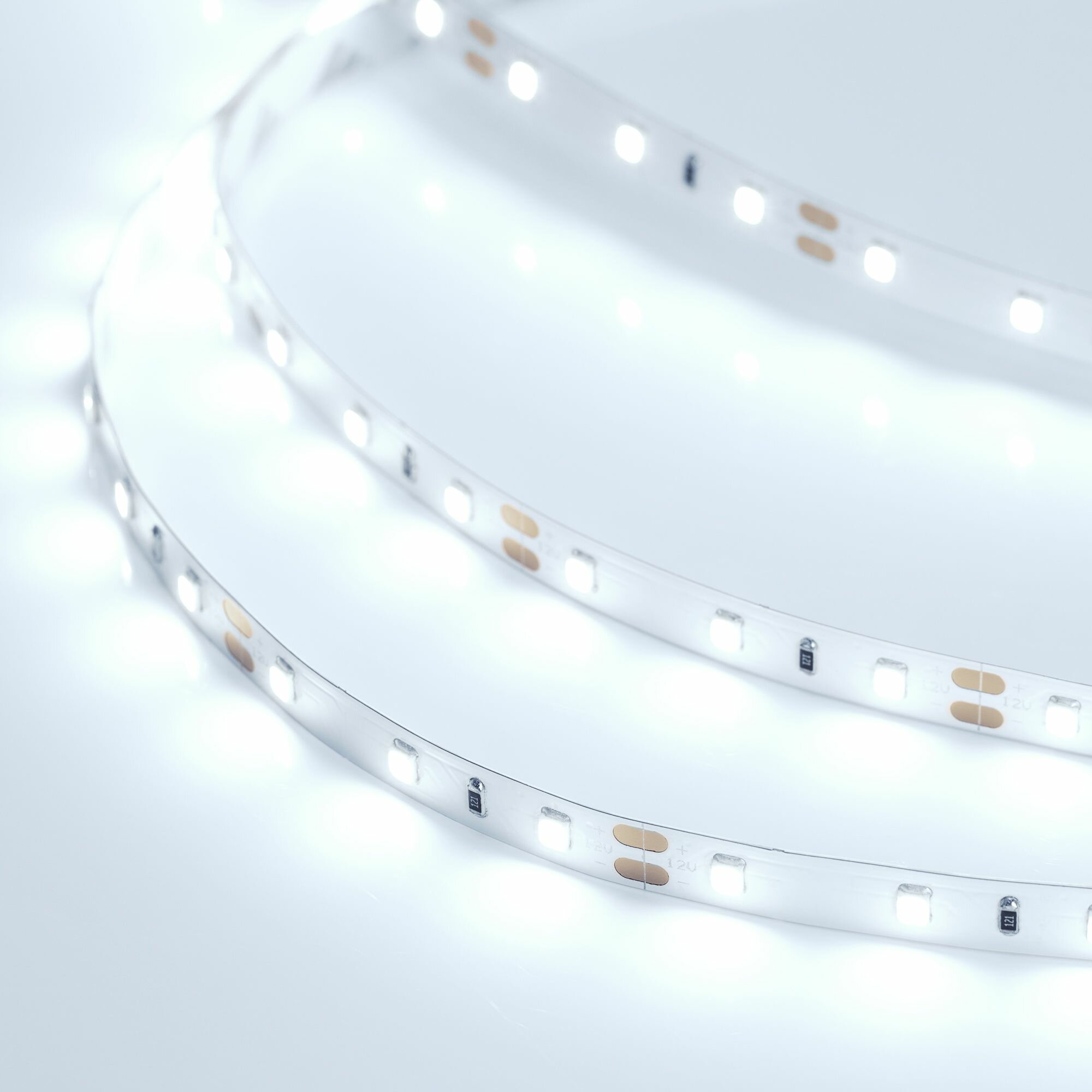 Лента Arlight холодная 10000K RT 2-5000 12V Cool 10K 2835 300LED BAT 7.2 023312