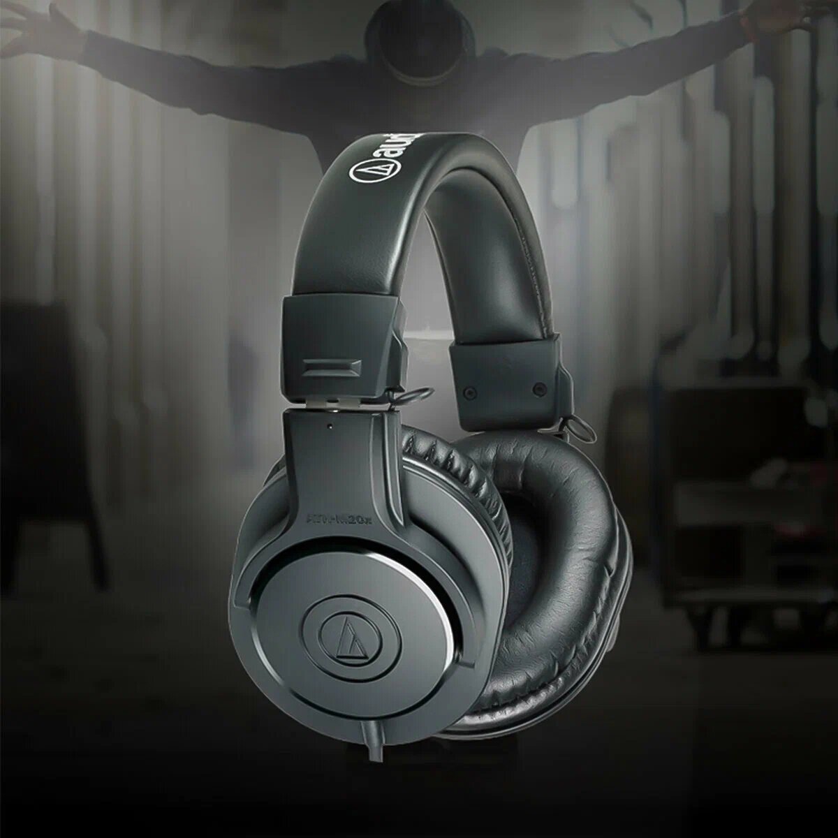 Проводные наушники Audio-Technica ATH-M20x  Высококачественные наушники для мониторинга и аудиозаписи черный