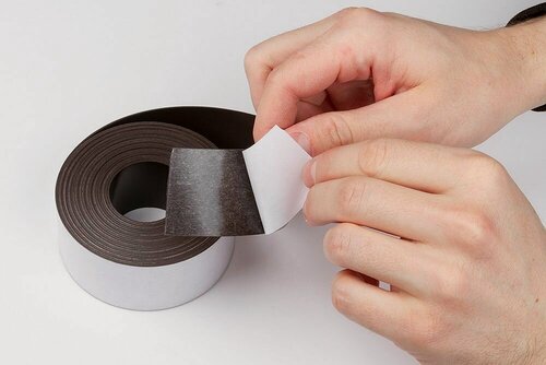 Изображение товара Магнитная лента самоклеящаяся 40х0,9мм 5м ( многофункциональная )