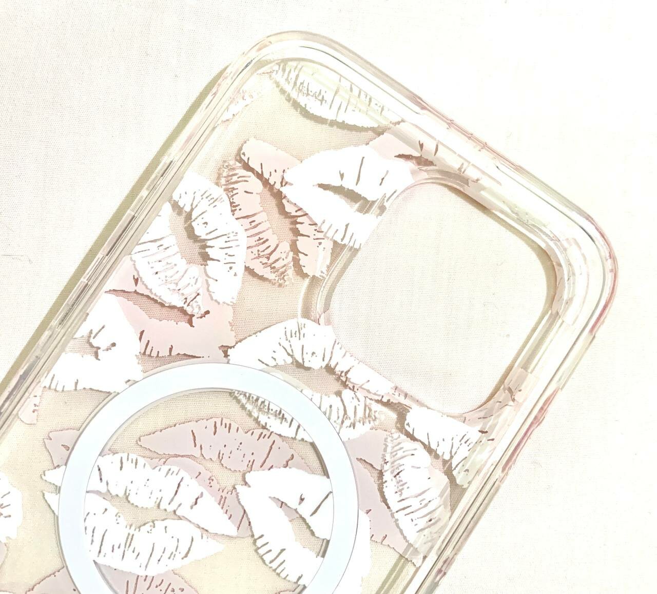 Чехол "Поцелуй" тонально розовый для модели телефона Iphone 16 Pro Max — фото 1