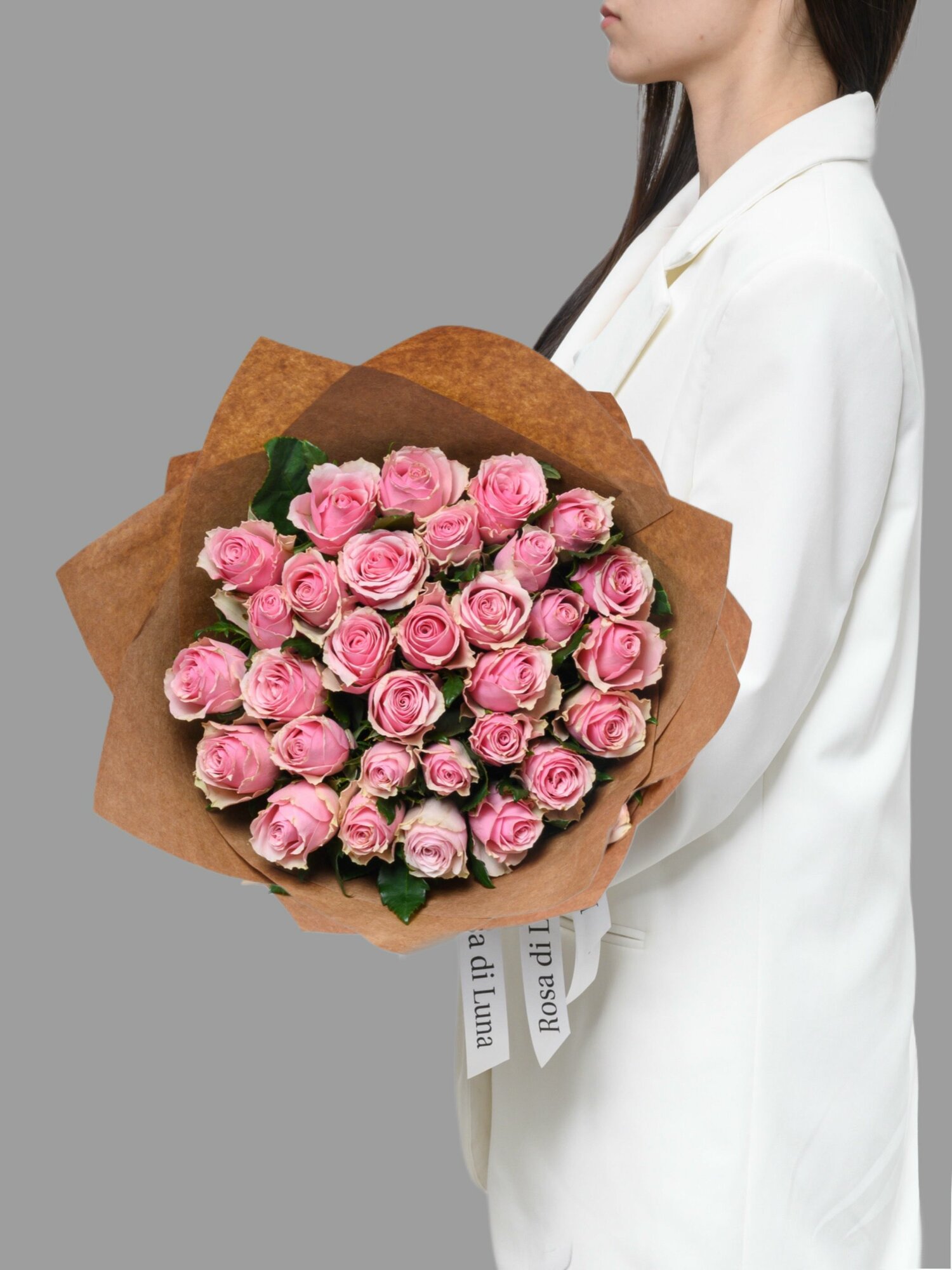 Букет из 35 Розовых Роз Кения в в крафтовой упаковке высота 40 см