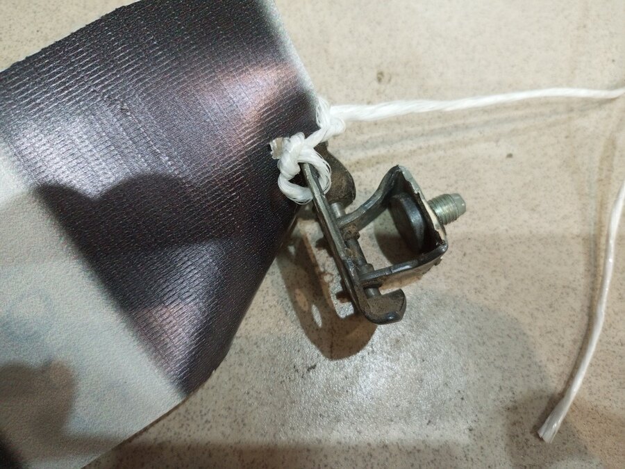 Петля двери багажника от Mazda 3 bk 2003-2009