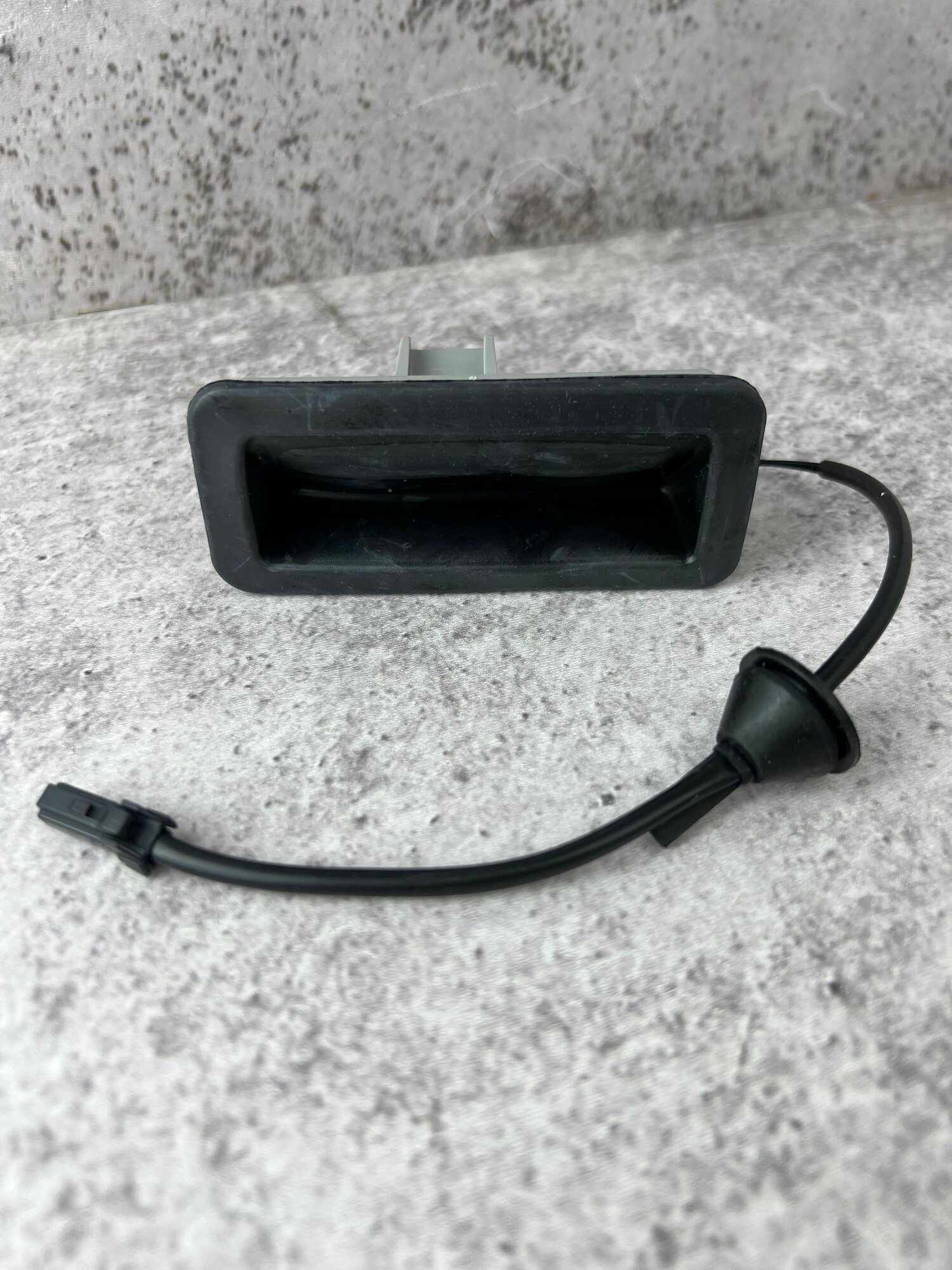 Кнопка открывания багажника для Ford Focus 2. Артикул : 3M5119B514AC. Так же для S-MAX, Mondeo, Fiesta, Galaxy. — фото 1