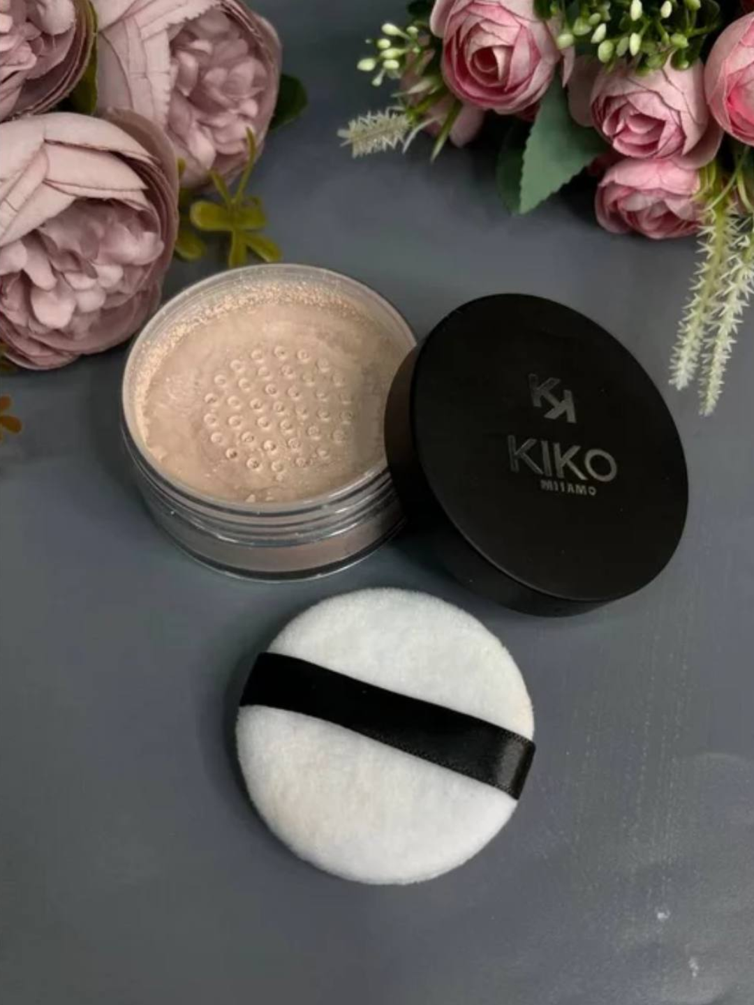 Пудра для лица Kiko, стойкая, матирующая, выравнивает тон кожи — фото 1