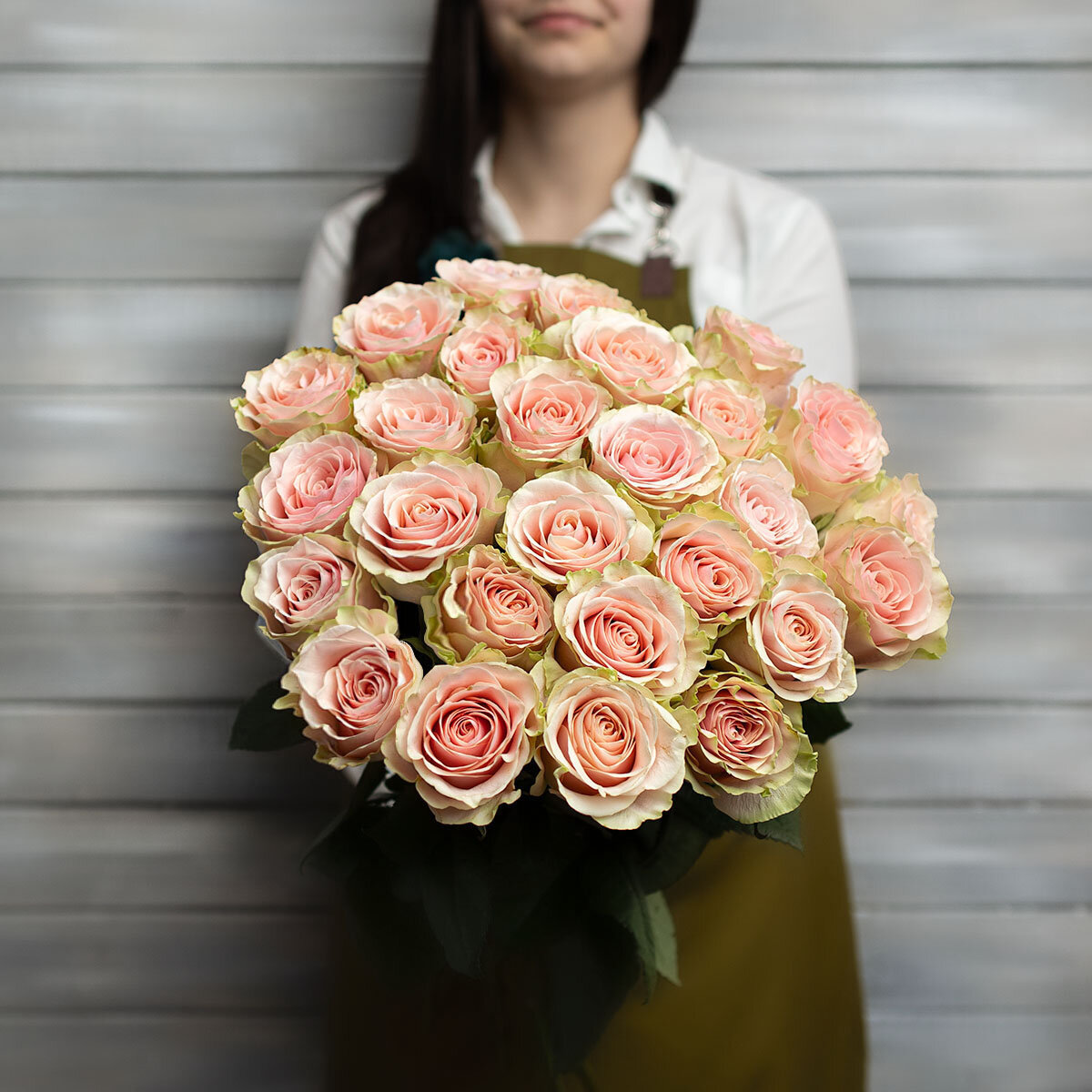 Монобукет Букет Маркет розы Эквадор 37 цветов высота 60см оформление под ленту