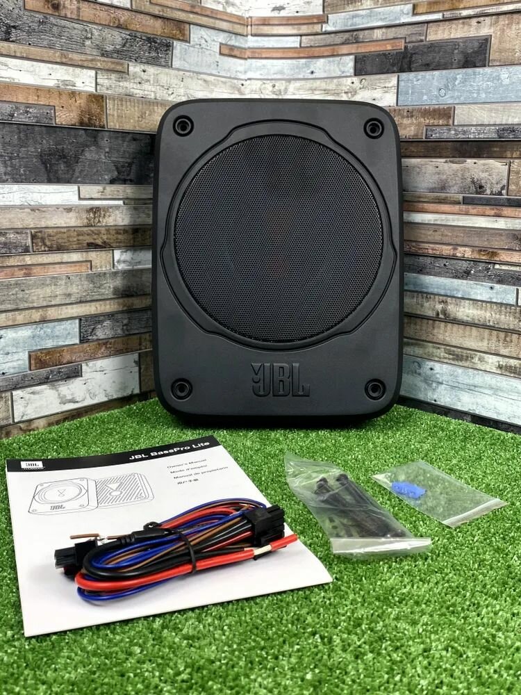 Автомобильная ультра компактная сабвуферная система под сиденье BASSPRO LITE 160W.