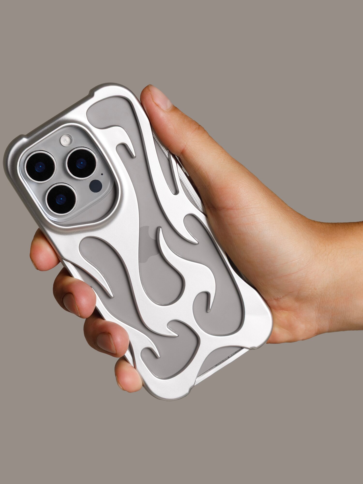 Чехол серо-матового цвета в виде пламени на iphone 15 pro max, пластик