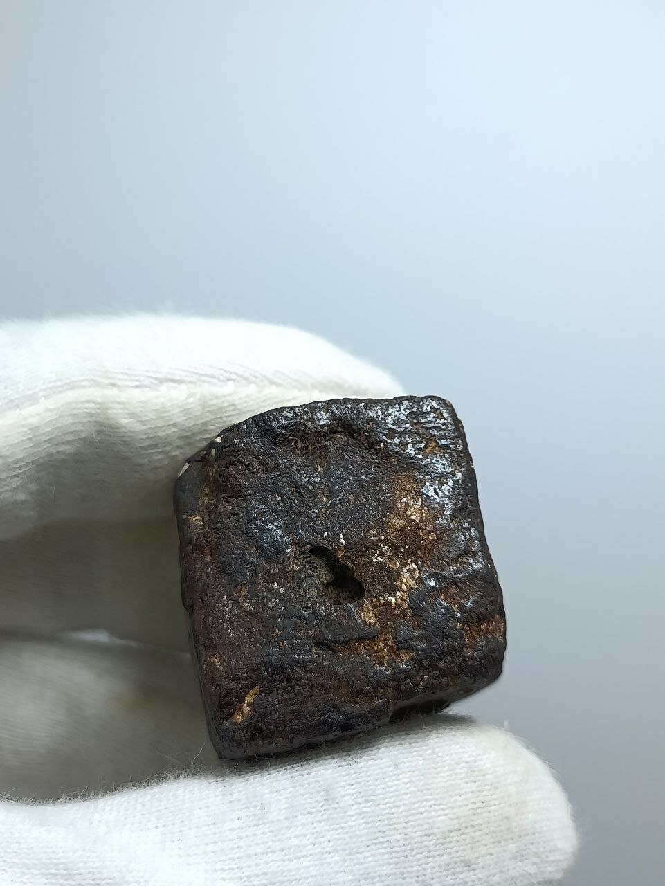 Псевдоморфоза лимонита по пириту 28 мм, 53 г