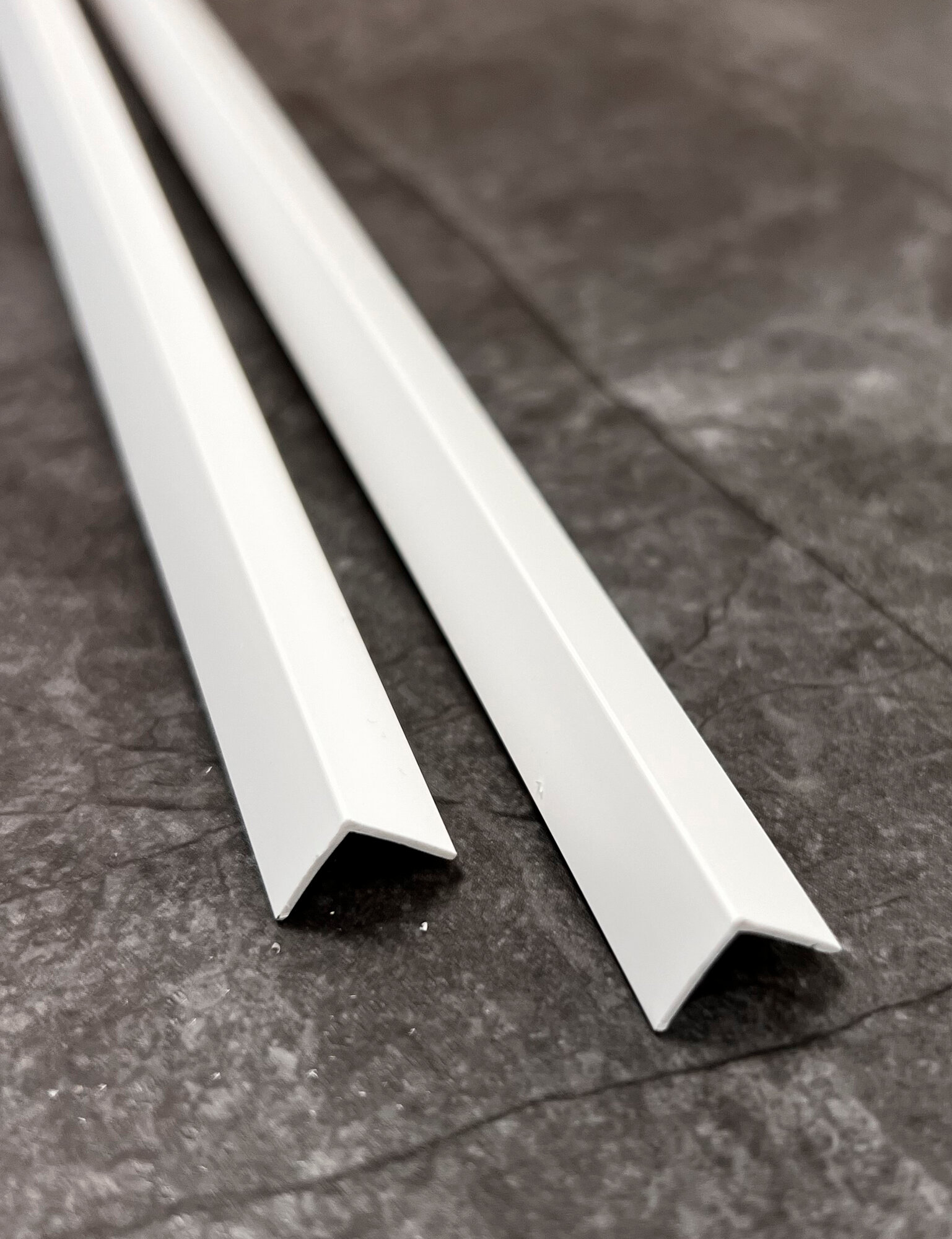 Уголок ПВХ 2 шт по 1350 мм 10*10 мм (Белый)