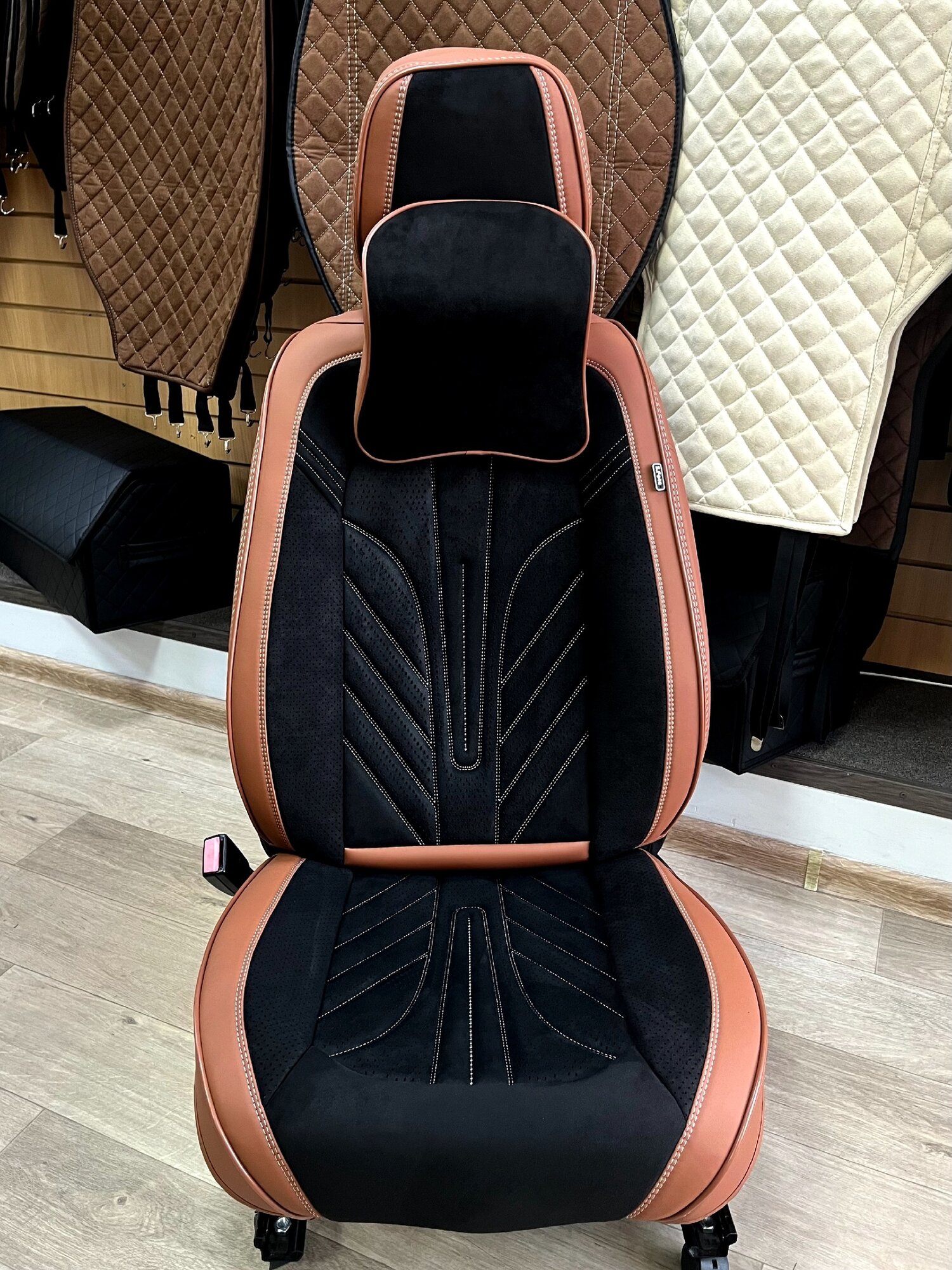 Автомобильные чехлы на весь салон из экокожи/ Алькантары PREMIUM
