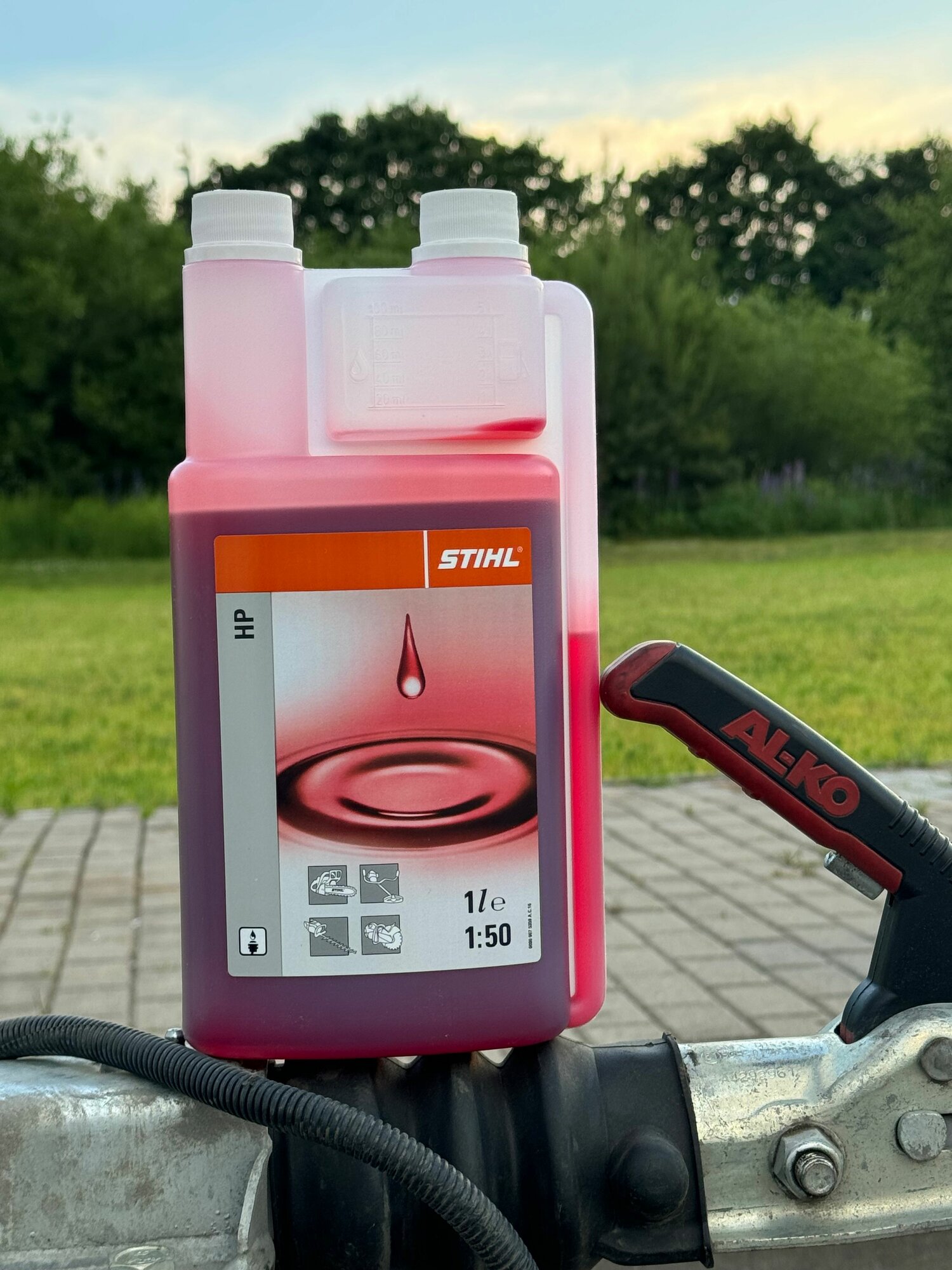 Моторное масло STIHL HP 2Т для двухтактных двигателей с дозатором 1 л.