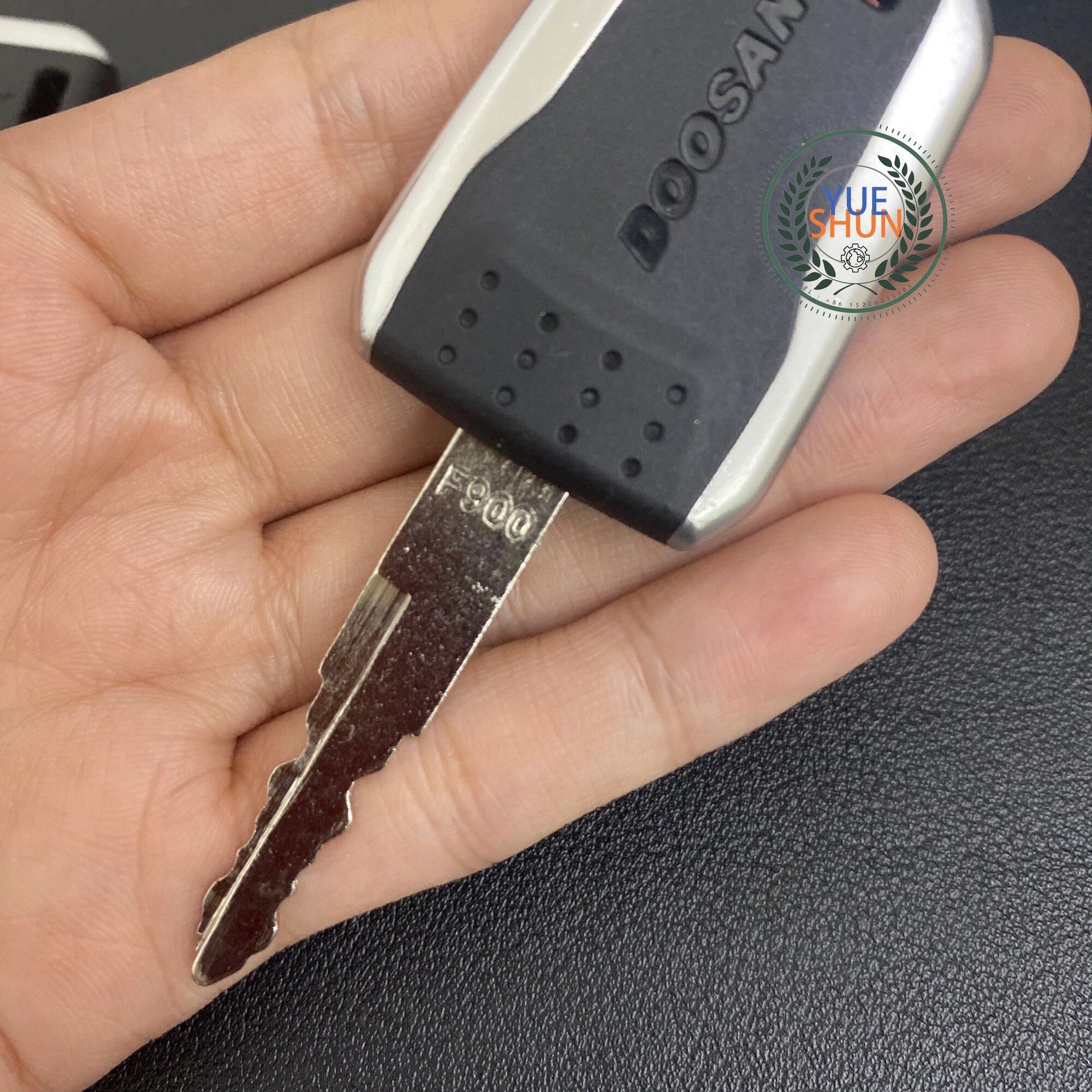 Экскаватор Doosan Daewoo DX55 60 75 150 200 21 ключи зажигания и открытия двери для начала: 1 шт. F900