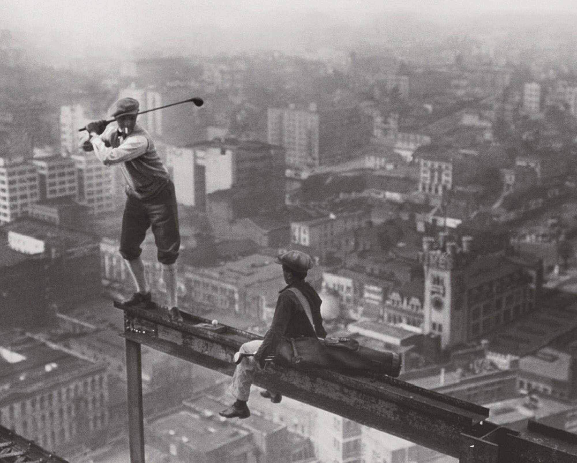 Плакат  постер Строители на балке  символ отваги индустриальной эпохи на бумаге  размер 21х30см