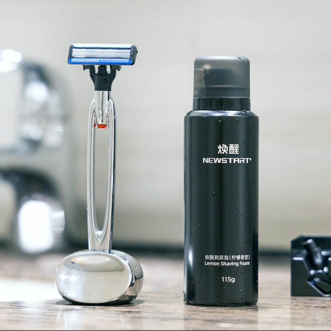 Комплектация Xiaomi H200-9: бритва, зарядный кабель, защитный чехол и триммер