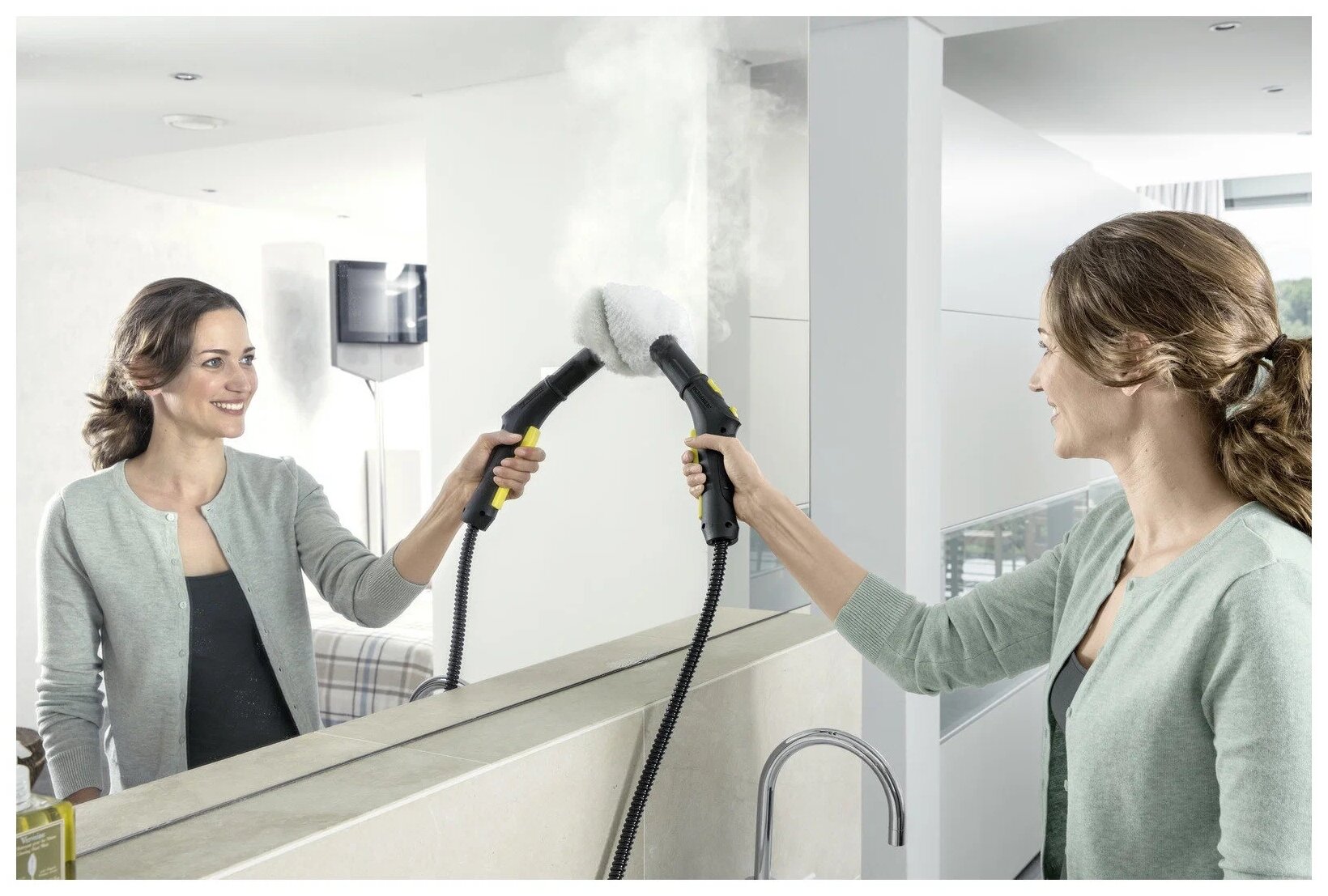 Пароочиститель Karcher SC 2 EasyFix + аксессуары VELER: 2 салфетки для пола, 2 обтяжки для ручной насадки, 4 щёточки, насадка для мойки окон - фотография № 13