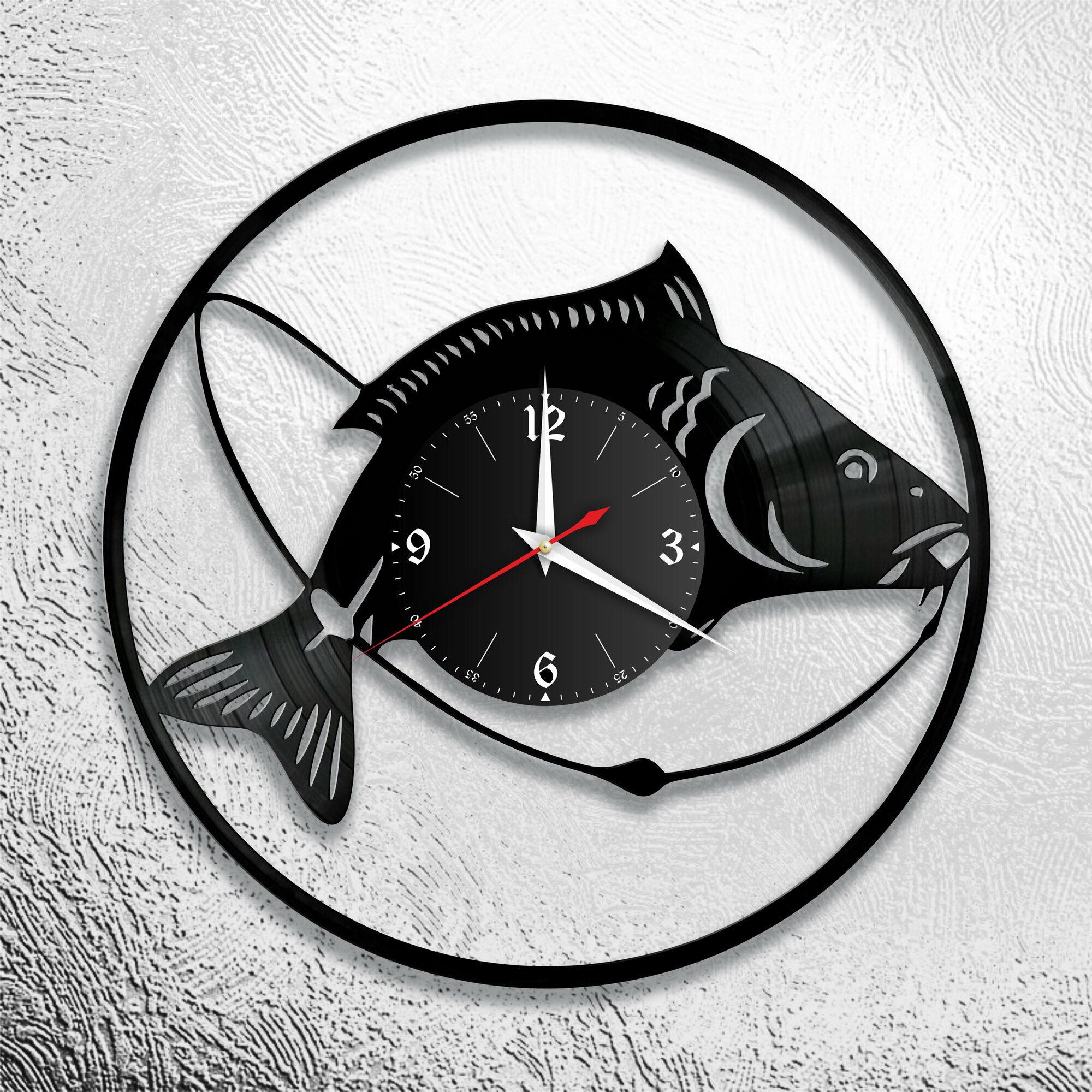 Настенные часы из виниловой пластинки с тематикой рыбалки/Часы в подарок рыбаку