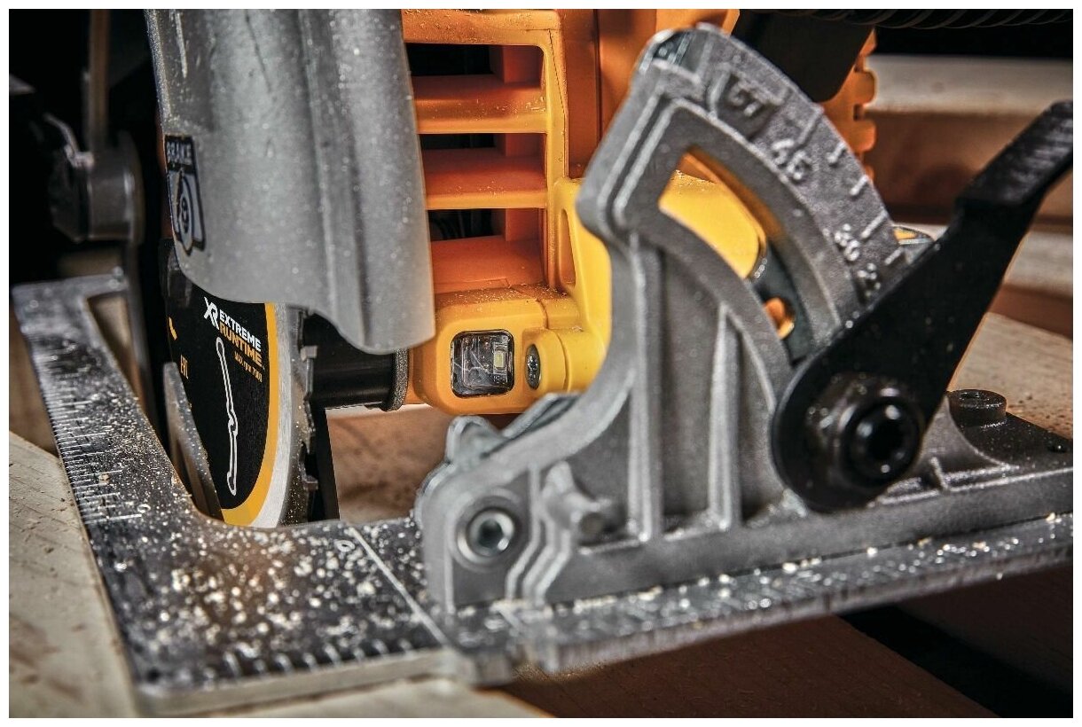 Аккумуляторная дисковая пила DeWalt DCS573NT-XJ (без АКБ и ЗУ) - фото №4