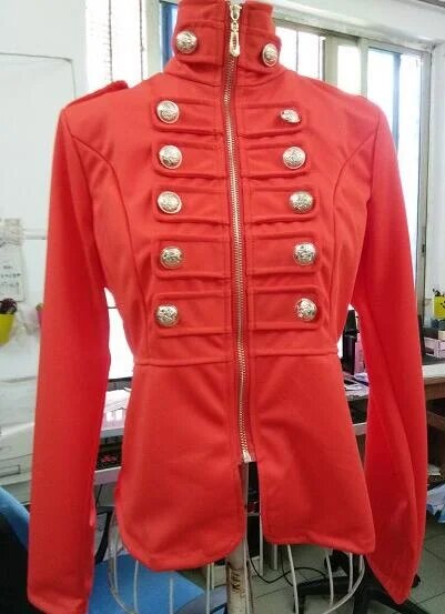 Куртка  размер M красный