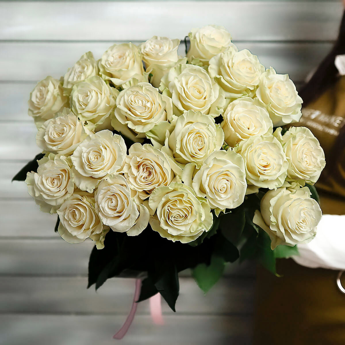 Монобукет Букет Маркет розы Эквадор 23 цветка высота 60см белый