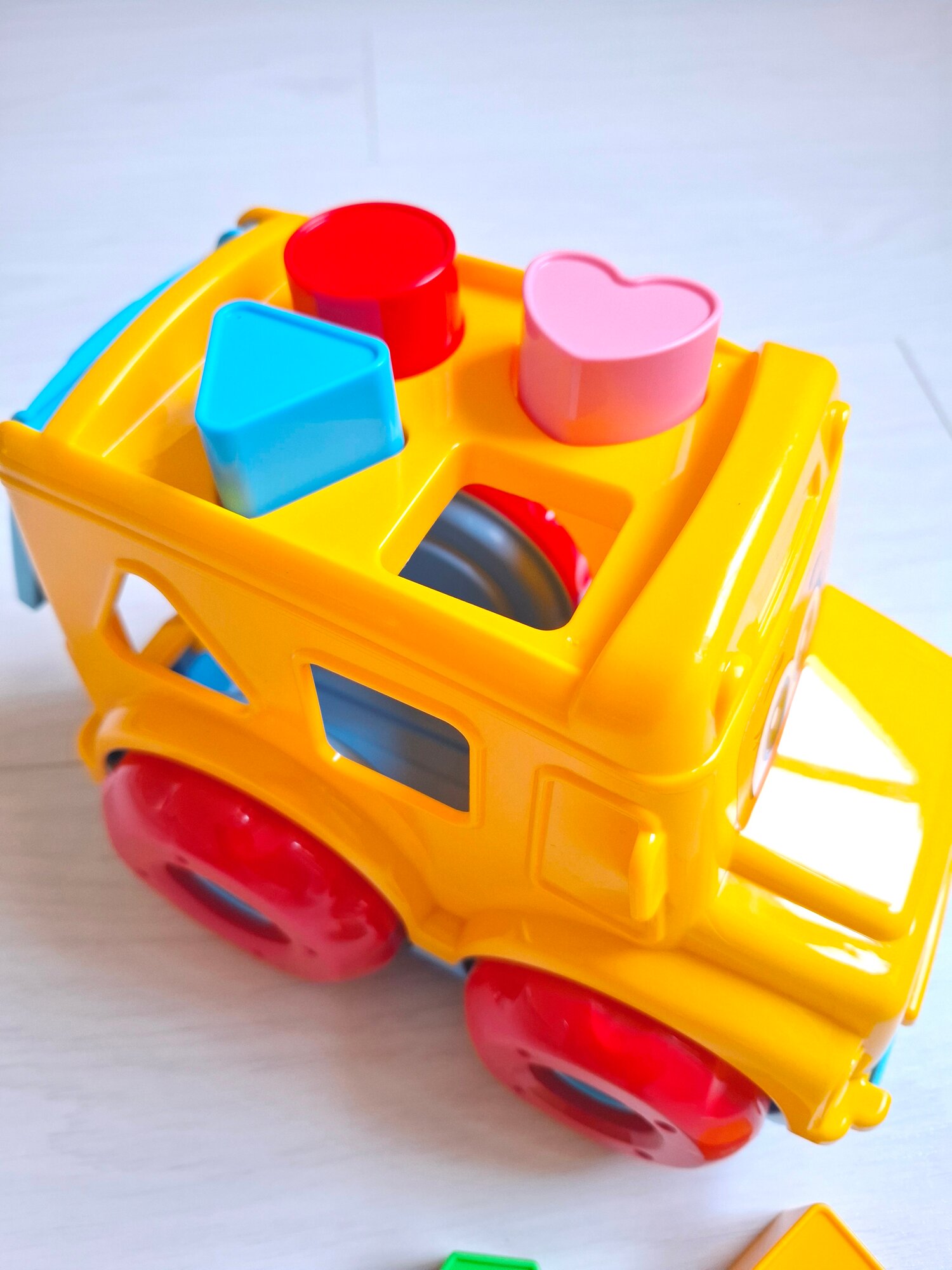 Игрушка логическая "Сортер-Машинка", развитие мелкой моторики — фото 1