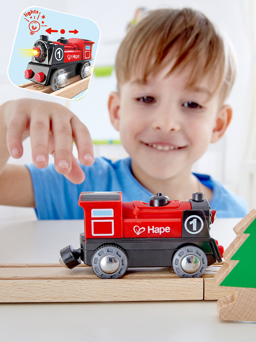 Детский игрушечный паровоз со светом Hape на батарейках E3703_HP