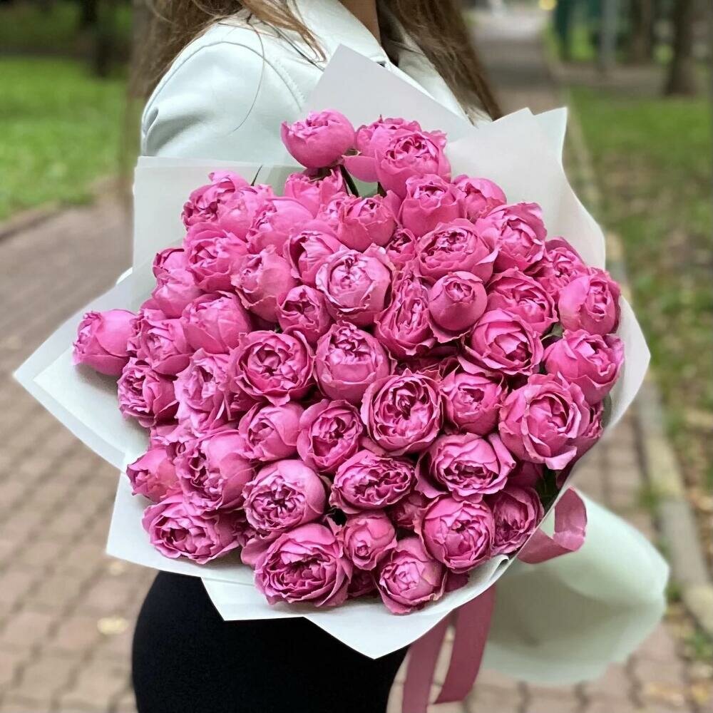 15 кустовых пионовидных премиум роз Мисти Баблс 50 см