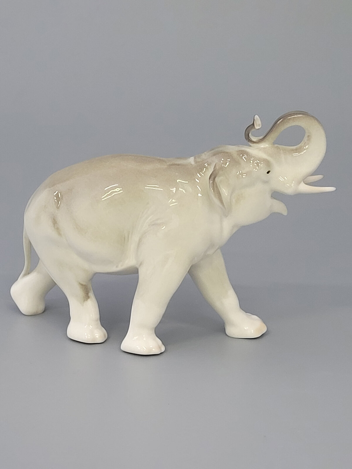 Фарфоровая статуэтка Слон ( малый размер) Императорский фарфоровый завод — фото 1