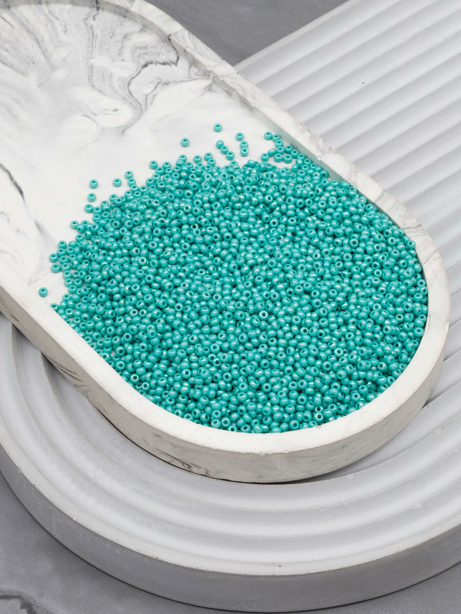 Бисер чешский Preciosa 10/0 (2,3 мм), 50 г, непрозрачный с радужным покрытием, цвет № 64130