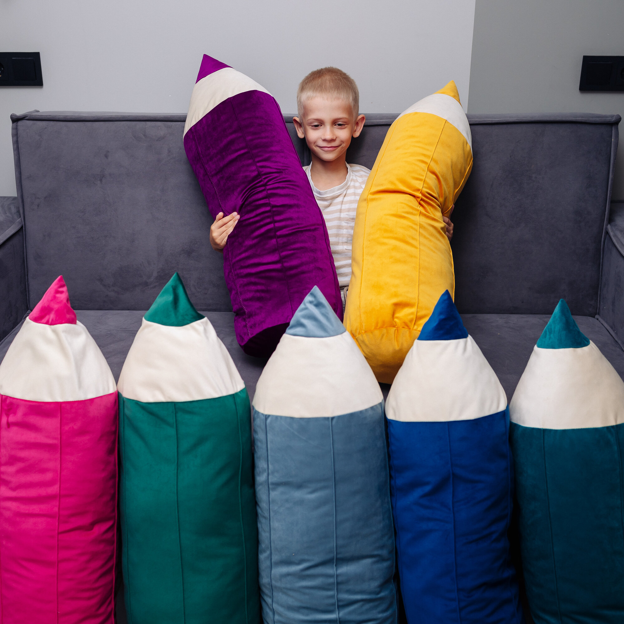 Подушка декоративная D22х80 "Карандаш", бархат синий, 23 Линия