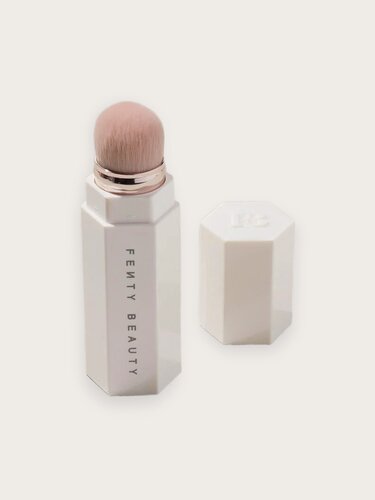 Изображение товара Кисть Fenty Beauty для контуринга и консилера Portable Contour & Concealer 150