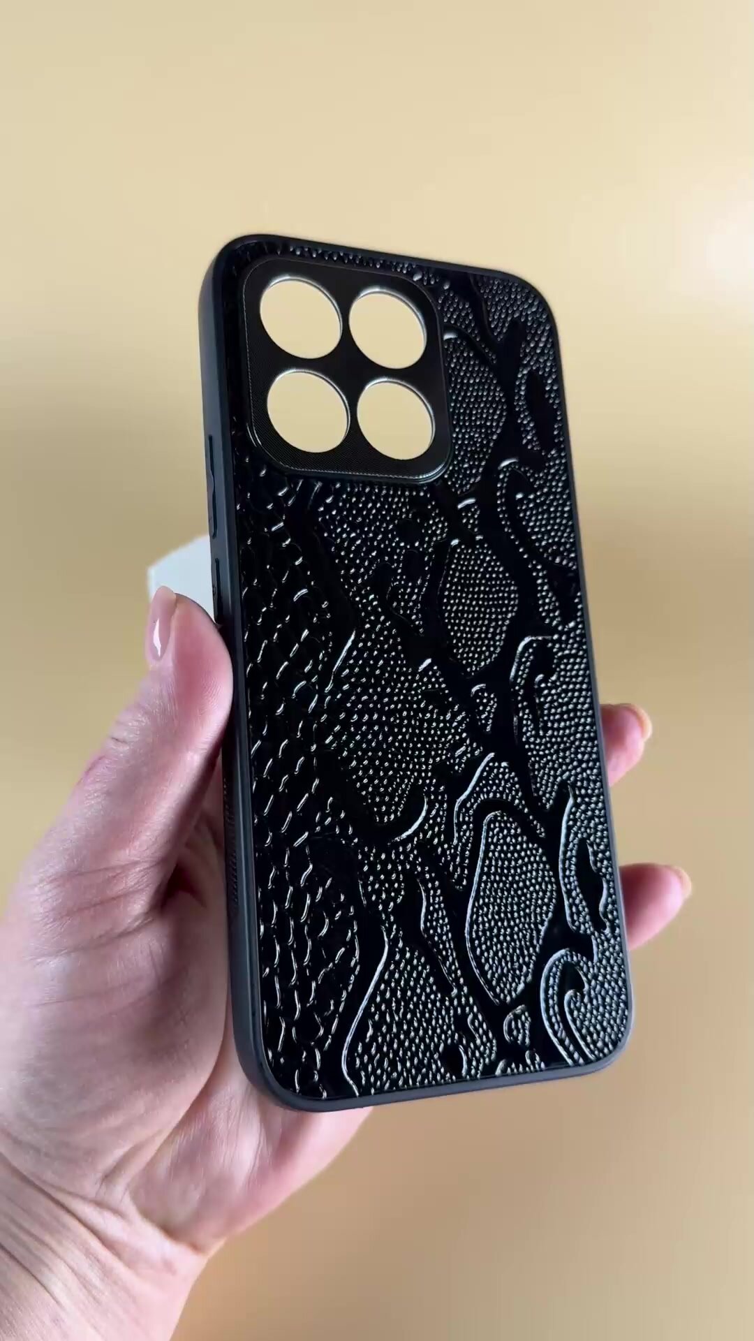 Чехол кожаный на Honor X8C (Чехол на Хонор Х8с) с защитой камеры, змея, черный — фото 1